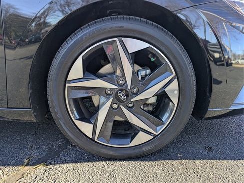 Used 2023 Hyundai Elantra SEL w/ Convenience Package image 11