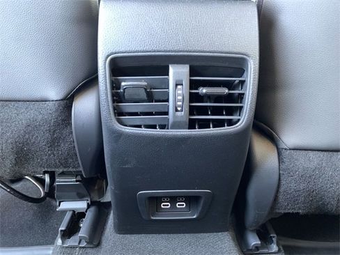 Used 2023 Toyota Corolla Cross XLE image 32