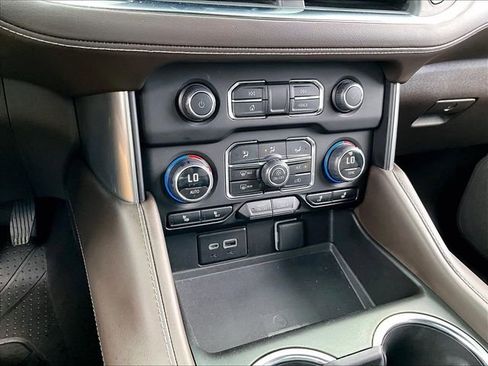 Used 2023 Chevrolet Tahoe Z71 w/ Luxury Package image 27