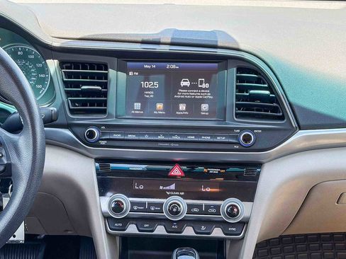 Used 2020 Hyundai Elantra SEL FWD image 12