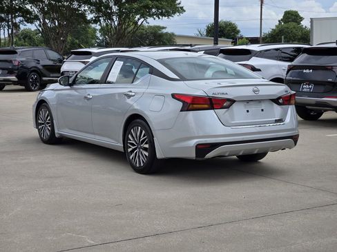 Used 2023 Nissan Altima 2.5 SV FWD image 3