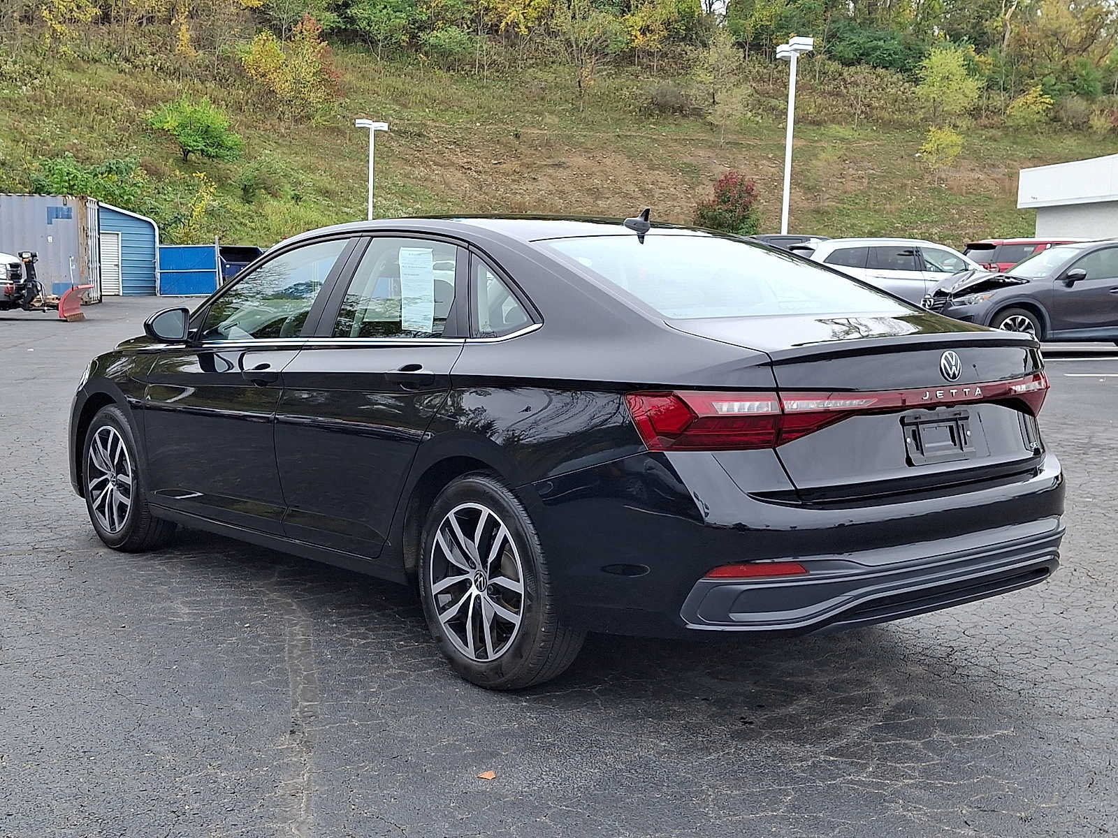 Used 2025 Volkswagen Jetta SE FWD image 4
