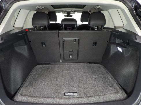 Used 2024 Volkswagen Taos SE w/ Panoramic Sunroof Package AWD/4WD image 8
