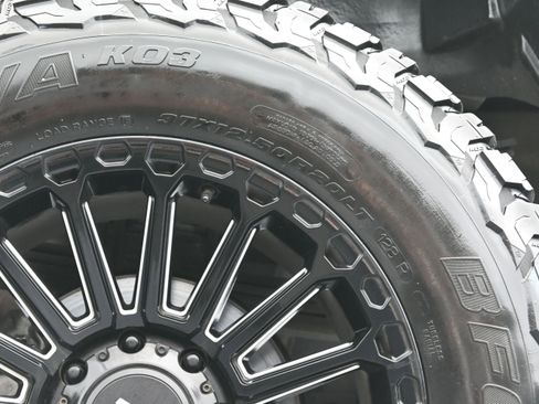 Used 2022 Ford F350 Platinum w/ FX4 Off-Road Package AWD/4WD image 44
