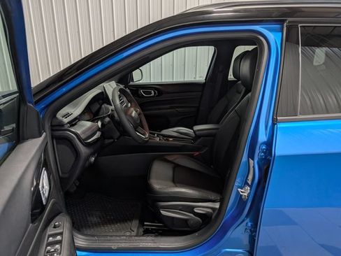 Used 2025 Jeep Compass Trailhawk AWD/4WD image 13