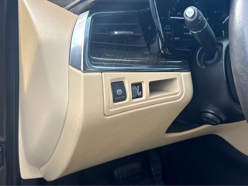 Used 2019 Cadillac XT5 FWD image 12