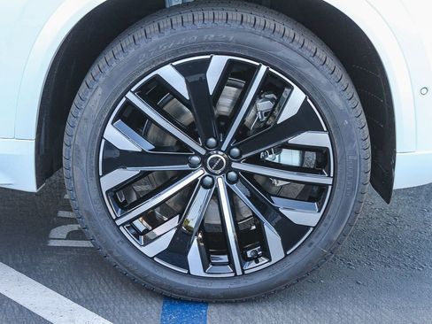 New 2026 Volvo XC90 T8 Ultra w/ Protection Package Premier AWD/4WD image 12