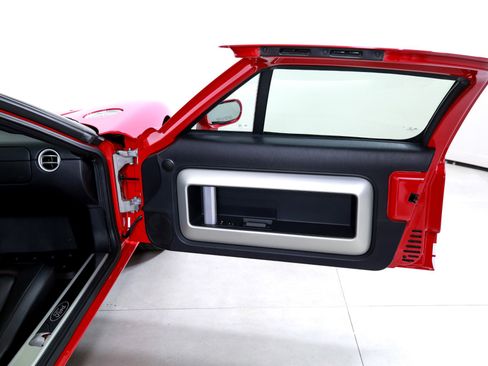 Used 2005 Ford GT image 17