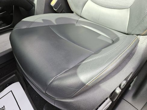 Used 2022 Toyota Sienna XSE image 8