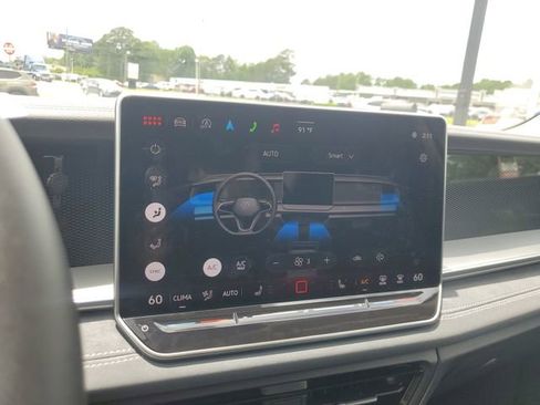 Certified 2025 Volkswagen Tiguan SE w/ Panoramic Sunroof Package FWD image 20