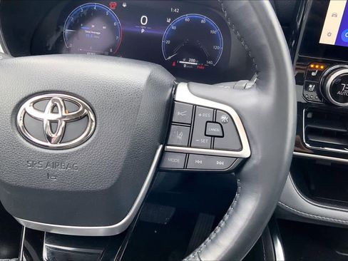 Used 2023 Toyota Highlander Limited AWD/4WD image 23
