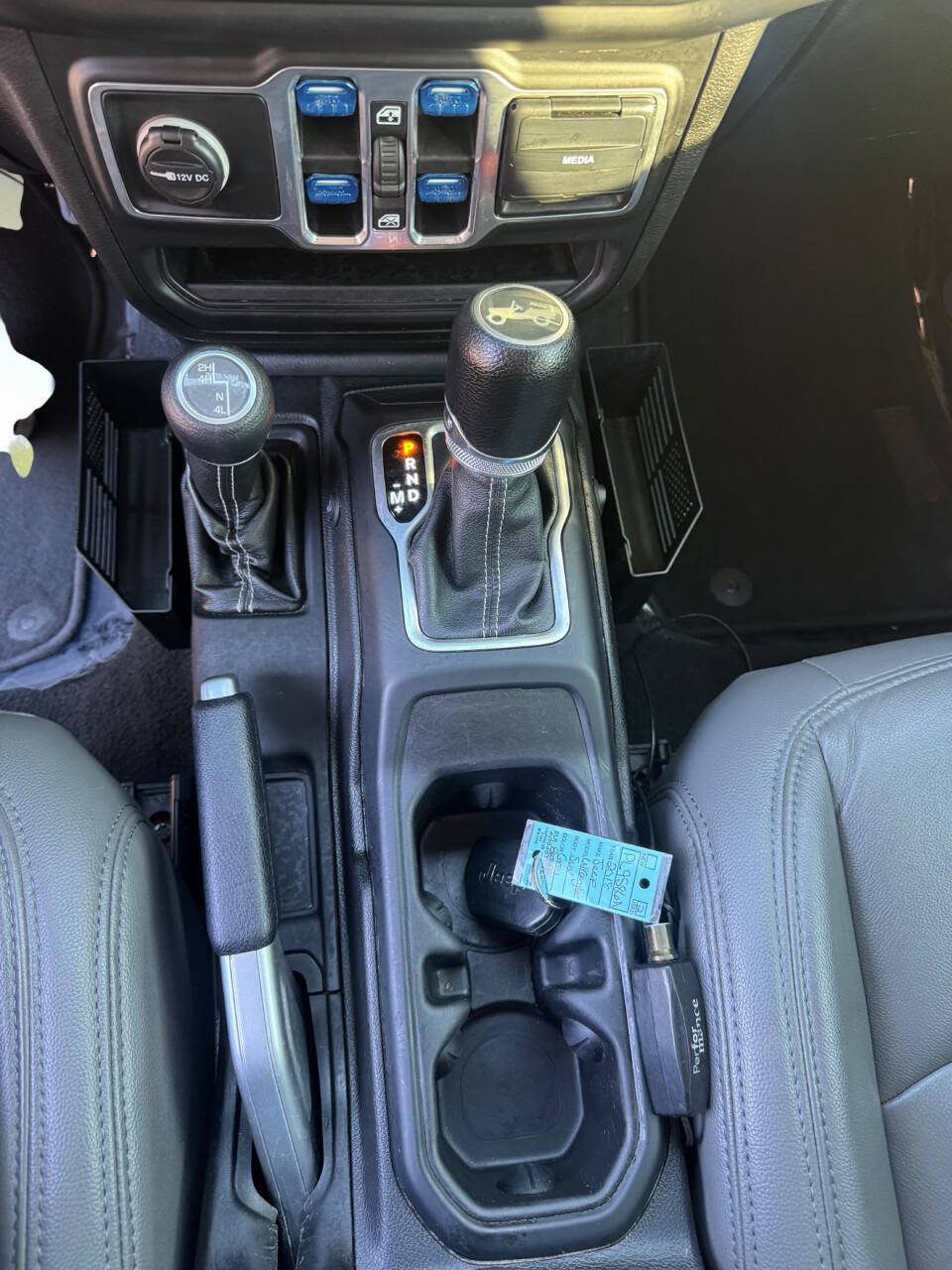 Used 2018 Jeep Wrangler Unlimited Sahara w/ LED Lighting Group AWD/4WD image 20