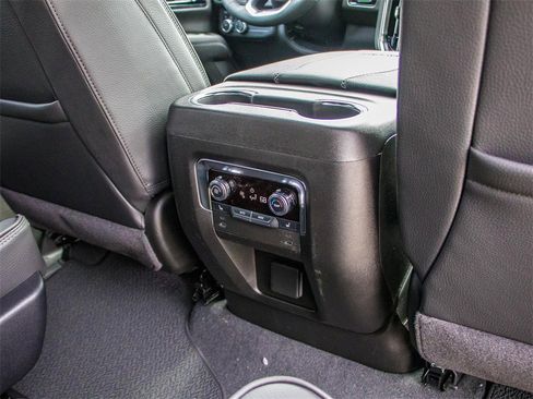 New 2025 GMC Yukon XL Denali image 21