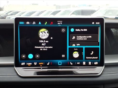 New 2025 Volkswagen Tiguan SE image 7