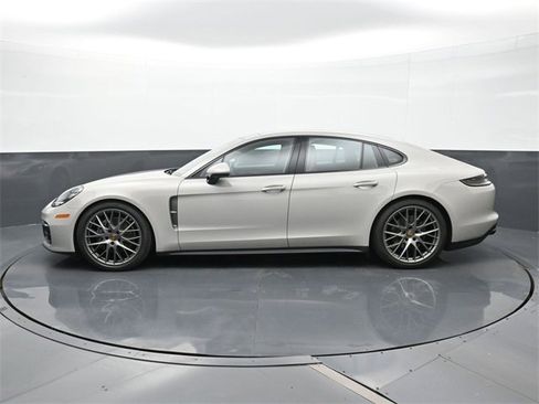 Used 2023 Porsche Panamera 4 Platinum Edition image 2