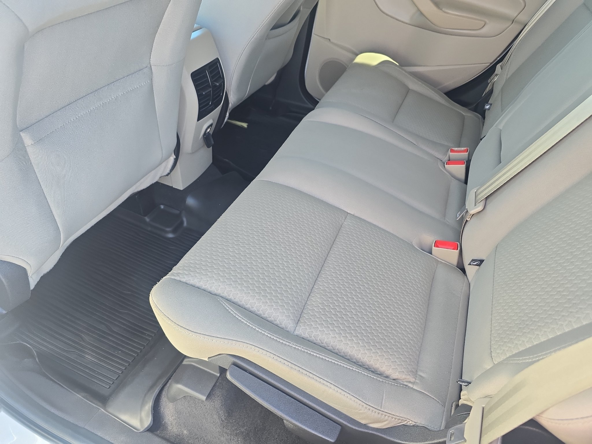 Used 2018 Ford Escape SE w/ Ford Safe & Smart Package FWD image 15