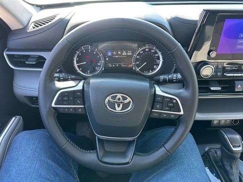 Certified 2024 Toyota Highlander LE image 34