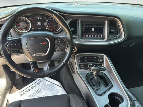 Used 2019 Dodge Challenger SXT RWD image 10