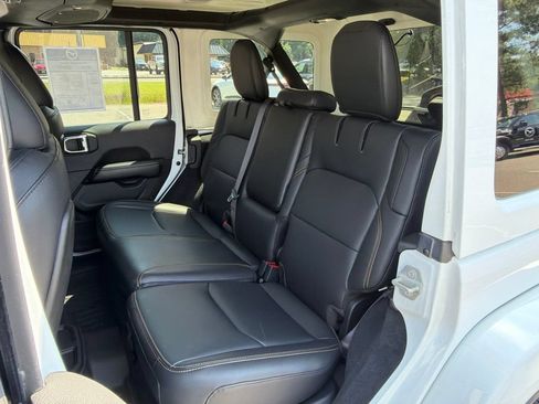 Used 2024 Jeep Wrangler Unlimited Sahara w/ Technology Group AWD/4WD image 20
