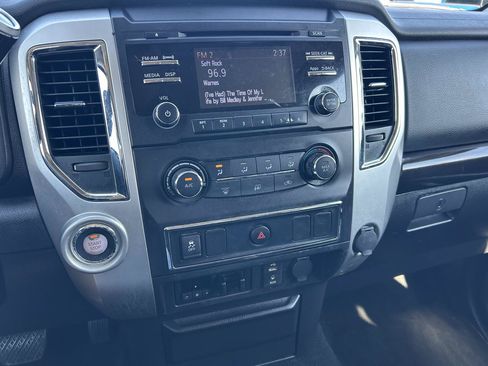 Used 2018 Nissan Titan SV RWD image 4