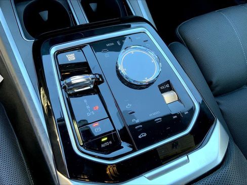 New 2025 BMW 760i xDrive w/ Luxury Rear Seating Package image 17