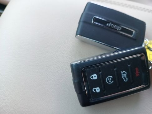 Certified 2024 Jeep Grand Cherokee Limited image 26