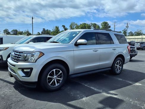 Used 2018 Ford Expedition XLT w/ Equipment Group 202A image 5