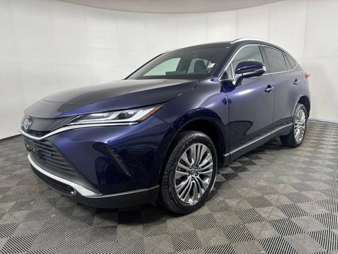 Used 2024 Toyota Venza XLE AWD/4WD image 8