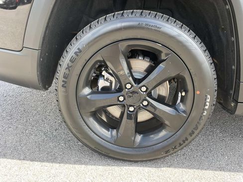 Used 2021 Jeep Grand Cherokee L Laredo RWD image 24