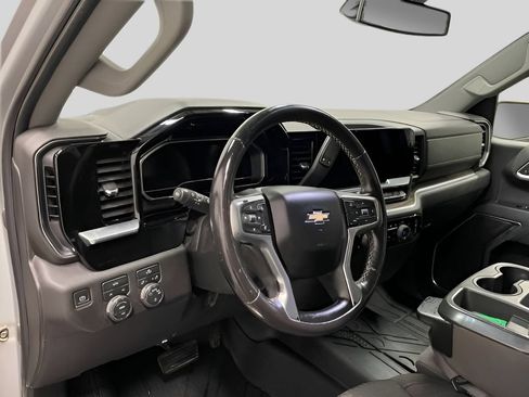 Used 2022 Chevrolet Silverado 1500 LT w/ Protection Package AWD/4WD image 11