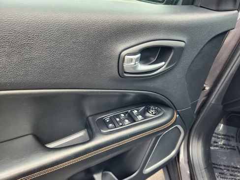 Used 2020 Jeep Compass Limited AWD/4WD image 10