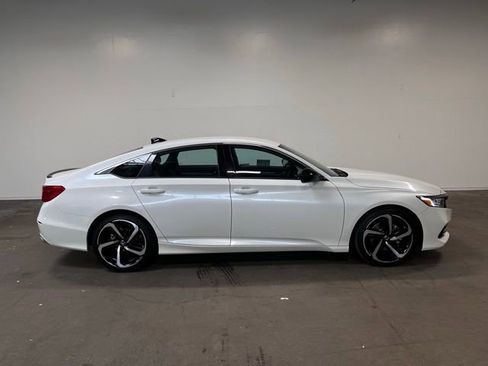 Used 2022 Honda Accord Sport image 2