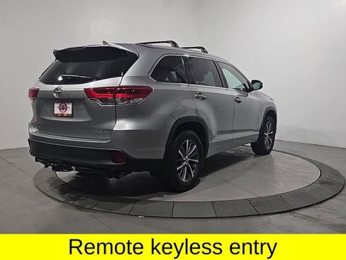 Used 2017 Toyota Highlander XLE image 5