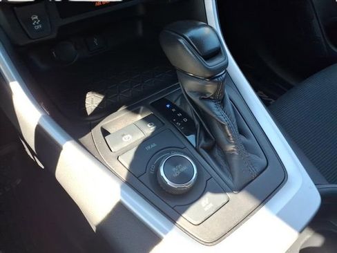 Used 2020 Toyota RAV4 LE image 19
