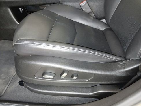 Used 2025 Cadillac XT5 Premium Luxury image 17