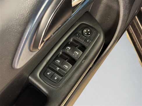 Used 2016 Chrysler 200 S image 7