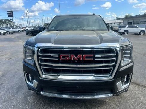 Used 2023 GMC Yukon SLT w/ SLT Luxury Package image 3