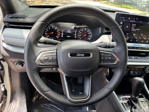 Used 2025 Jeep Compass Limited AWD/4WD image 29