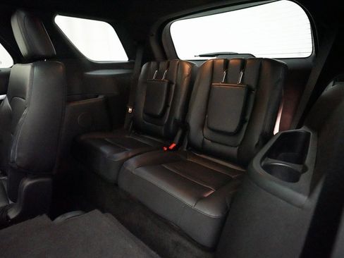 Used 2017 Ford Explorer XLT w/ Equipment Group 202A image 17