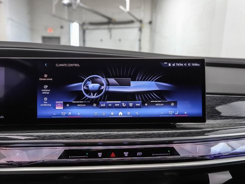 Used 2025 BMW 760i xDrive 760i xDrive w/ Executive Package image 18