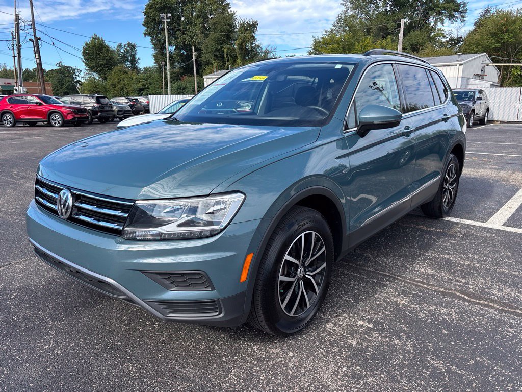 Used 2021 Volkswagen Tiguan SE w/ Panoramic Sunroof Package AWD/4WD image 3