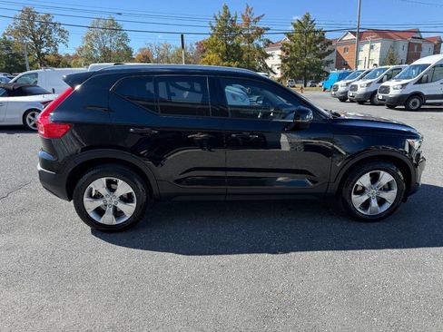 Used 2021 Volvo XC40 T5 Momentum image 38