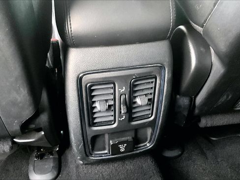 Used 2022 Jeep Grand Cherokee Laredo X RWD image 11