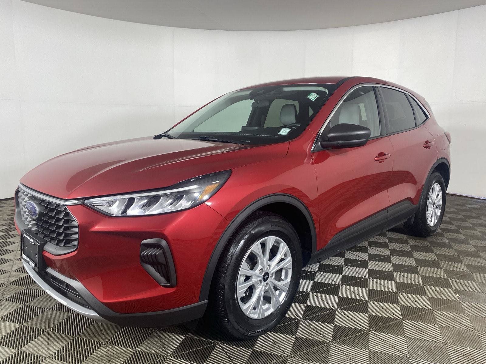 Used 2023 Ford Escape Active AWD/4WD image 3