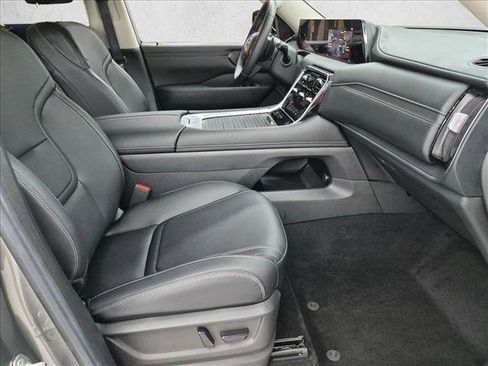 Used 2025 Nissan Armada SV RWD image 20