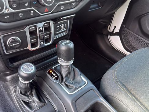 Used 2026 Jeep Wrangler Unlimited Sahara AWD/4WD image 35