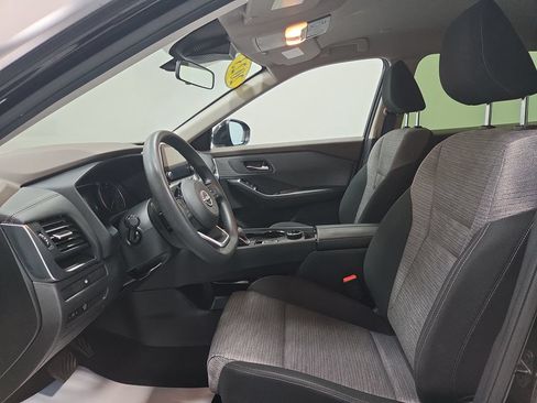 Used 2023 Nissan Rogue SV AWD/4WD image 2