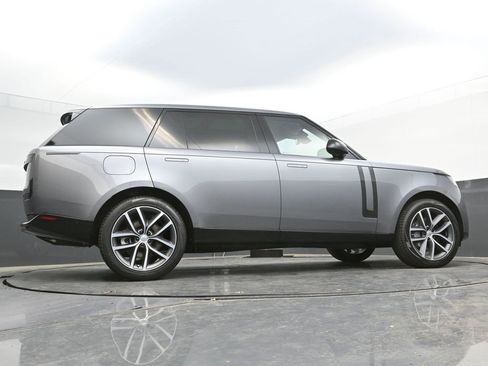 New 2025 Land Rover Range Rover Long Wheelbase SE image 40