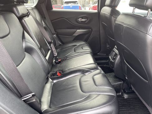 Used 2020 Jeep Cherokee Limited image 19