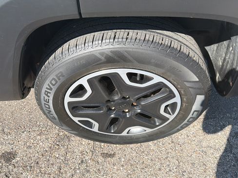 Used 2015 Jeep Renegade Trailhawk AWD/4WD image 7